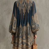 Robe Mini Asymétrique avec Imprimé Baroque Bleu Marine et Col Haut