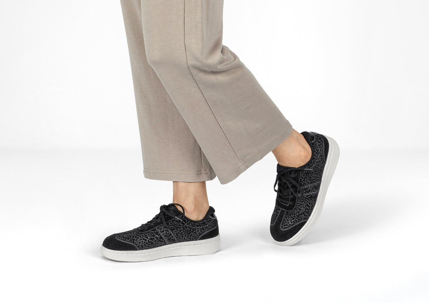 À l'Aise | Carla - Baskets Orthopédiques Confortables - Amélie Delaire