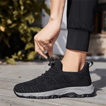 À l'Aise | Chaussures Orthopédiques Mesh Steinmetz Sans Mains - Amélie Delaire