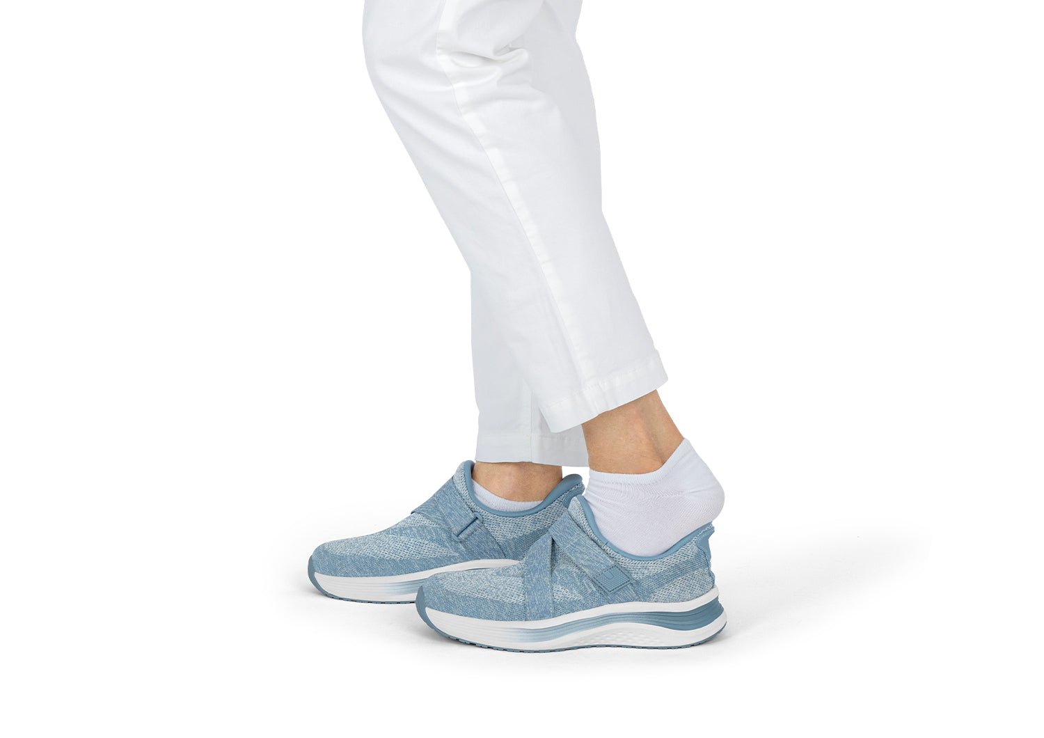 À l'Aise | Naya - Slip - On Confort Léger pour Journées Actives - Amélie Delaire