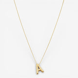 Collier initial en lettres d'amour